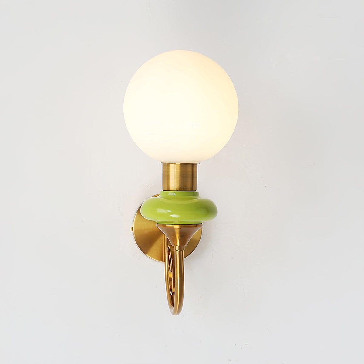 Velin Brass Wall Lamp-Neutral Decor