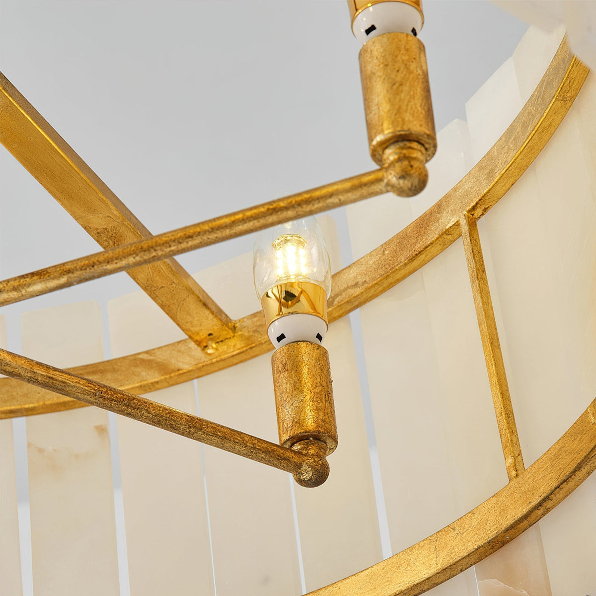 Detail of the suspension rod and ceiling mounting plate.