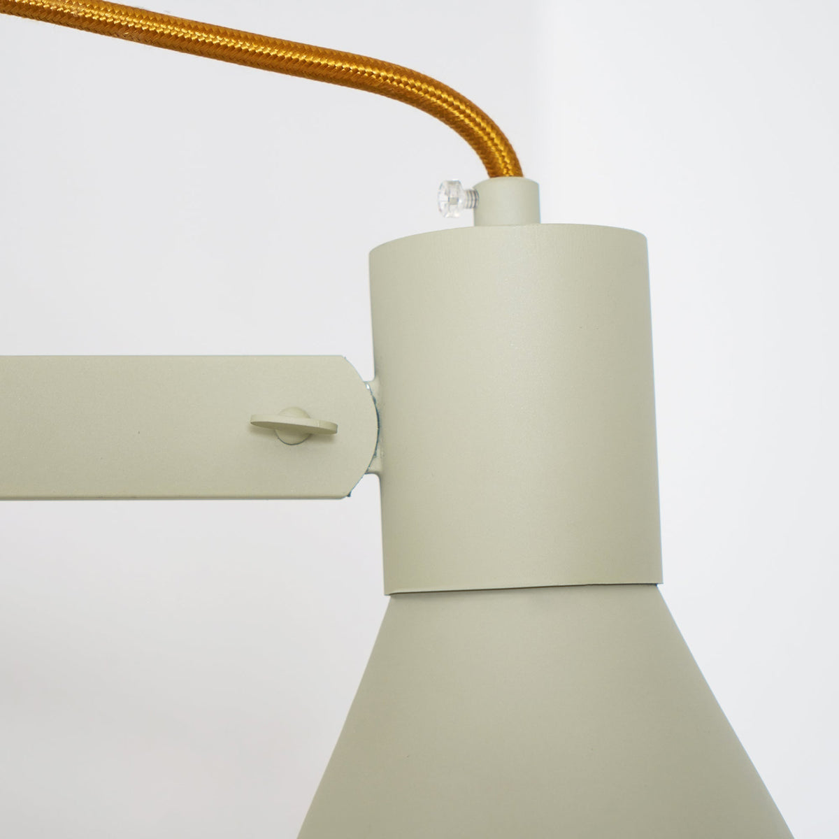 Ivela Moderne Minimaliste Plug-In Métal Applique Murale