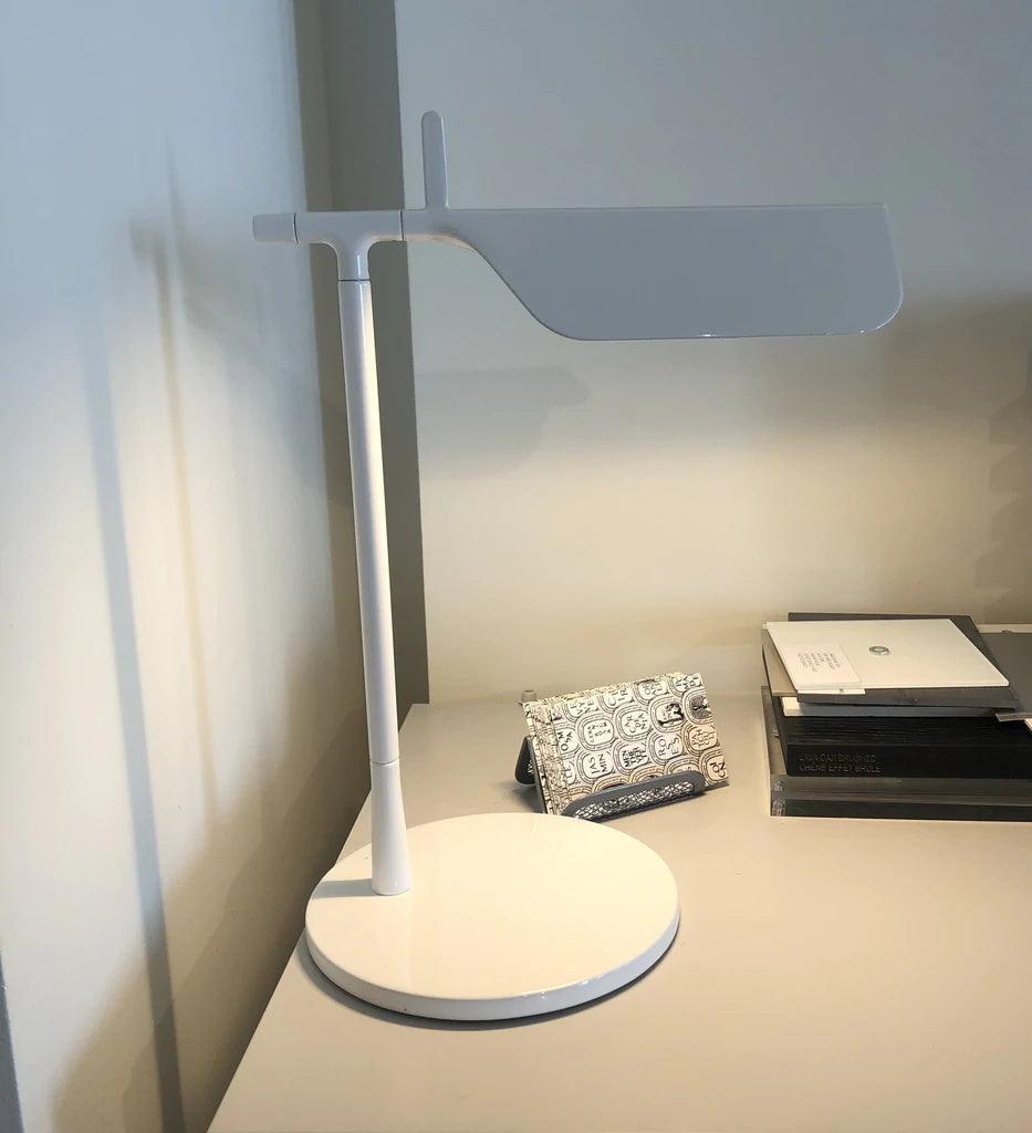 Cilorn Lampe de Table Acrylique Minimaliste