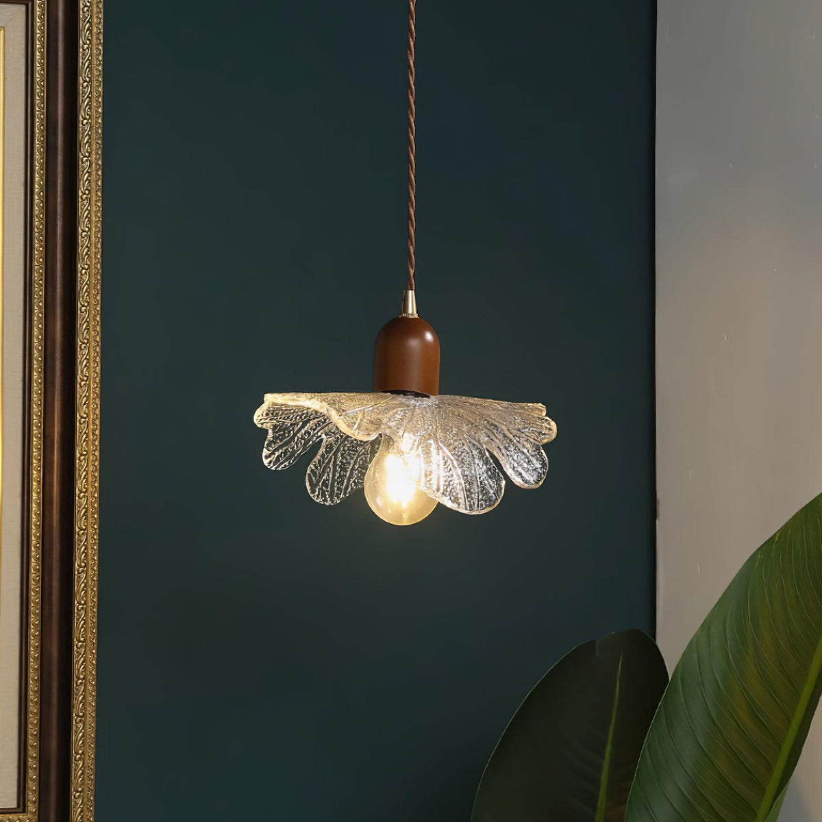 Pendant Lamp Tiffany-Style Glass Floral Shade Art-Neutral Decor