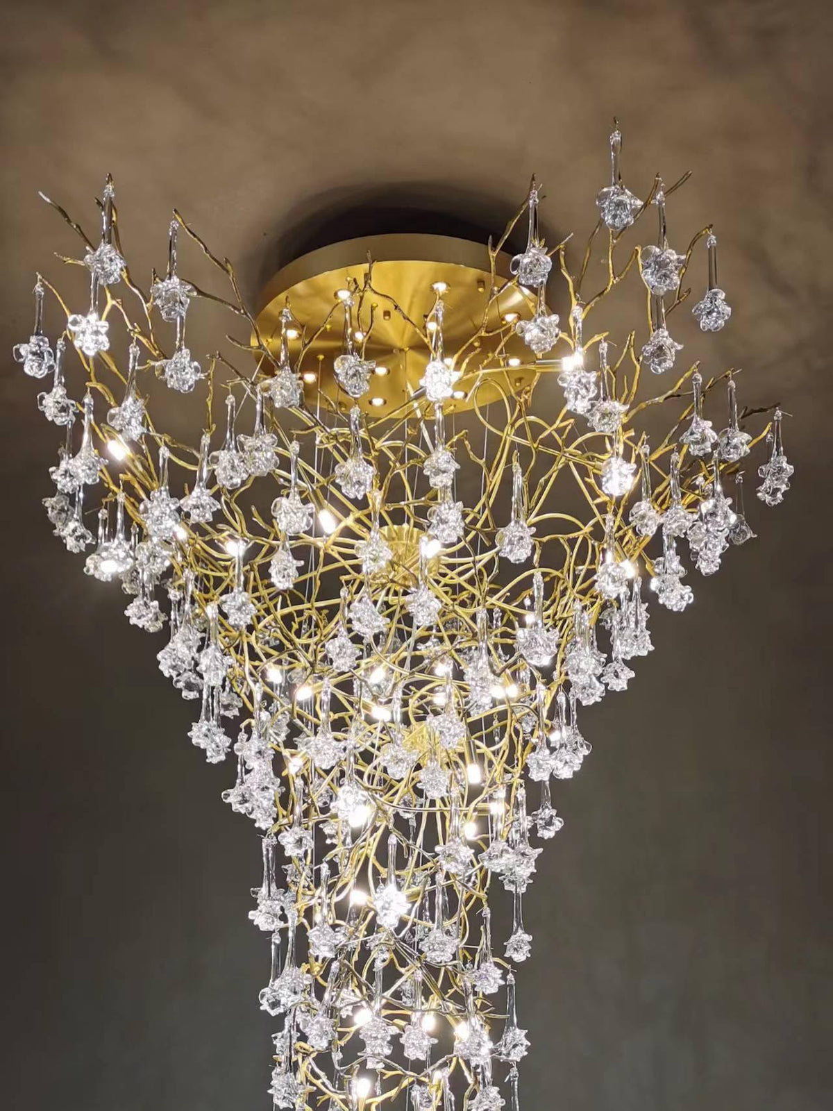 Ivariane Lustre Laiton Cristal Forme Branche d'Arbre et Échelle
