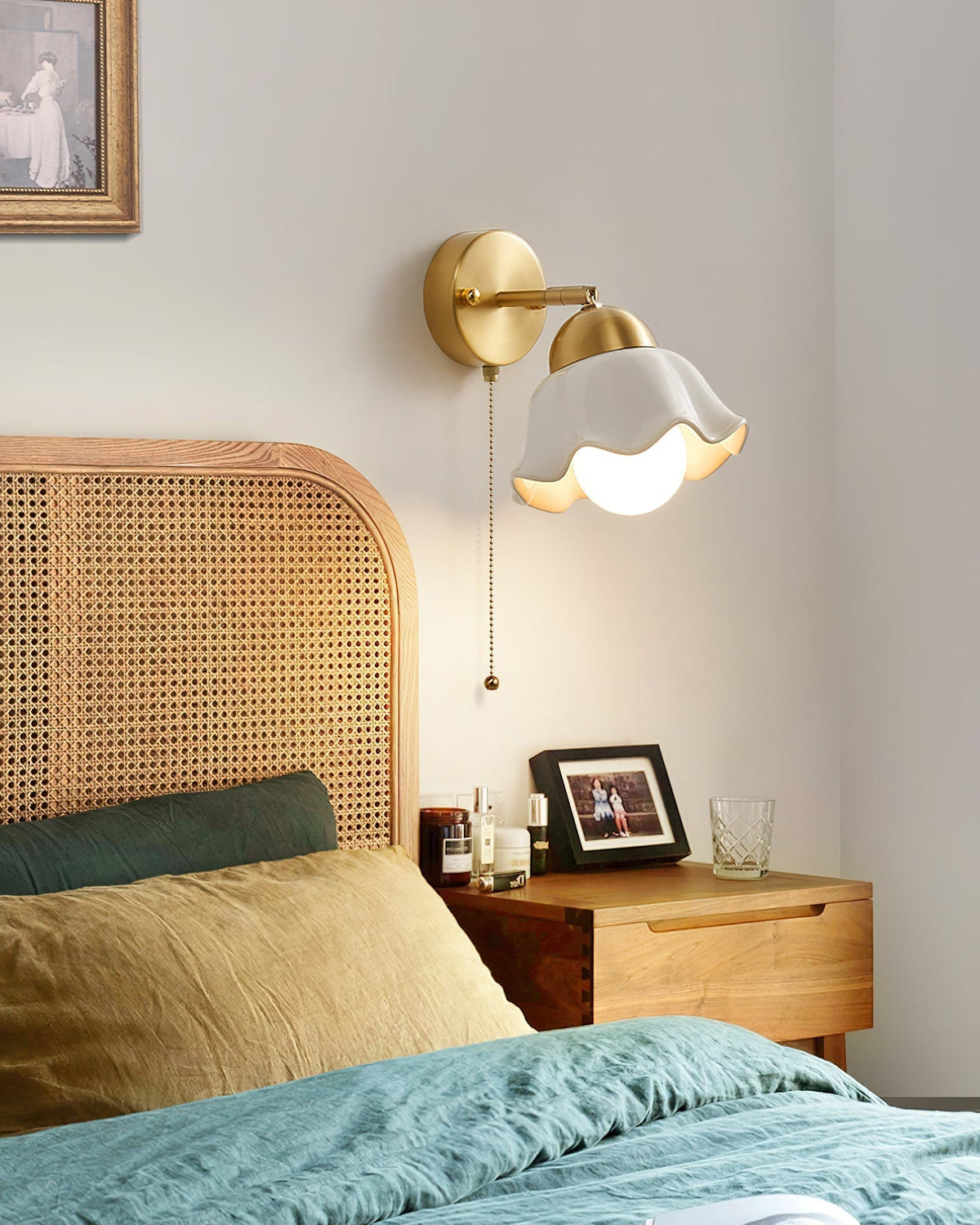 Wall Lamp Brass and Ceramic Wavy Shade Globe Accent Retro Artistic-Neutral Decor
