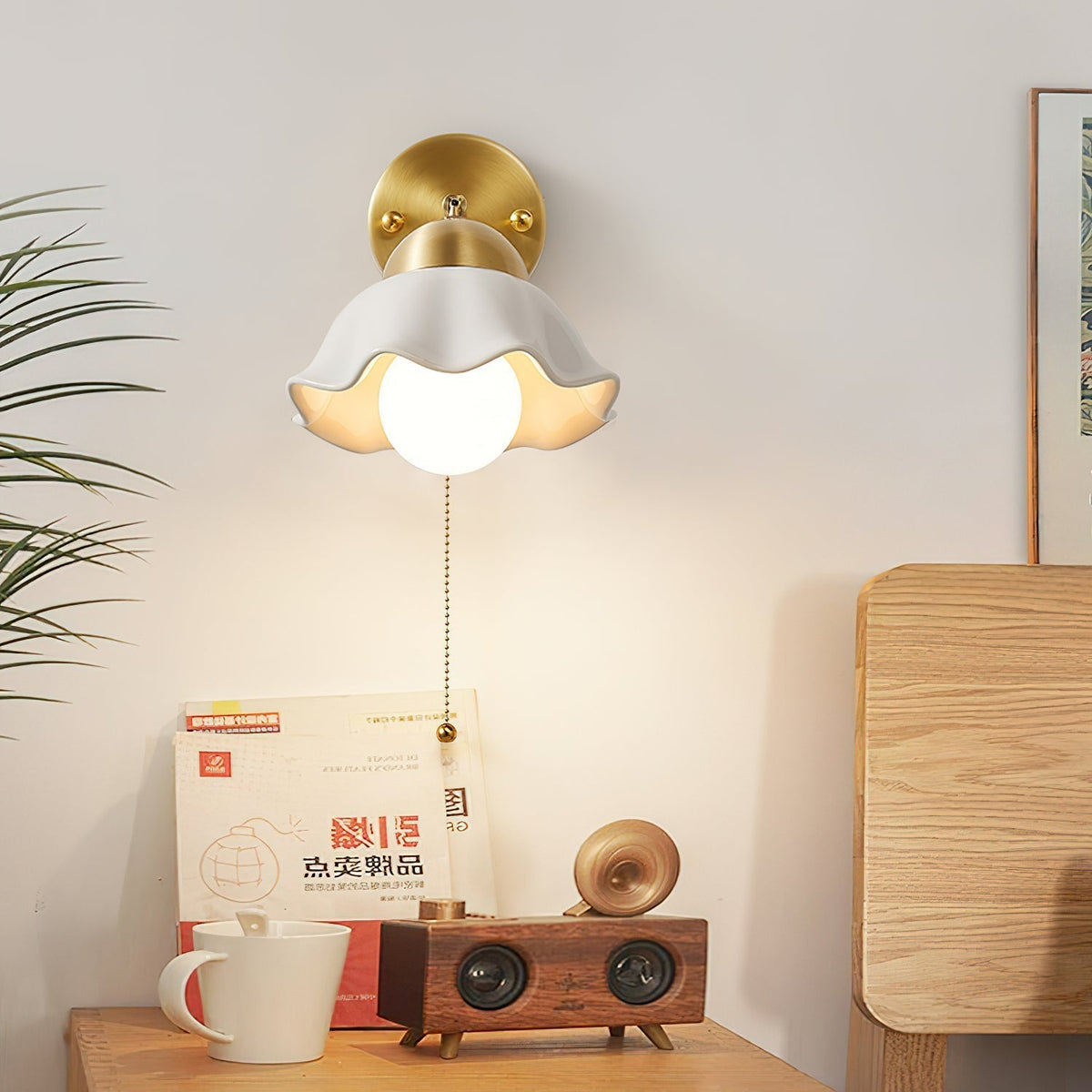 Wall Lamp Brass and Ceramic Wavy Shade Globe Accent Retro Artistic-Neutral Decor