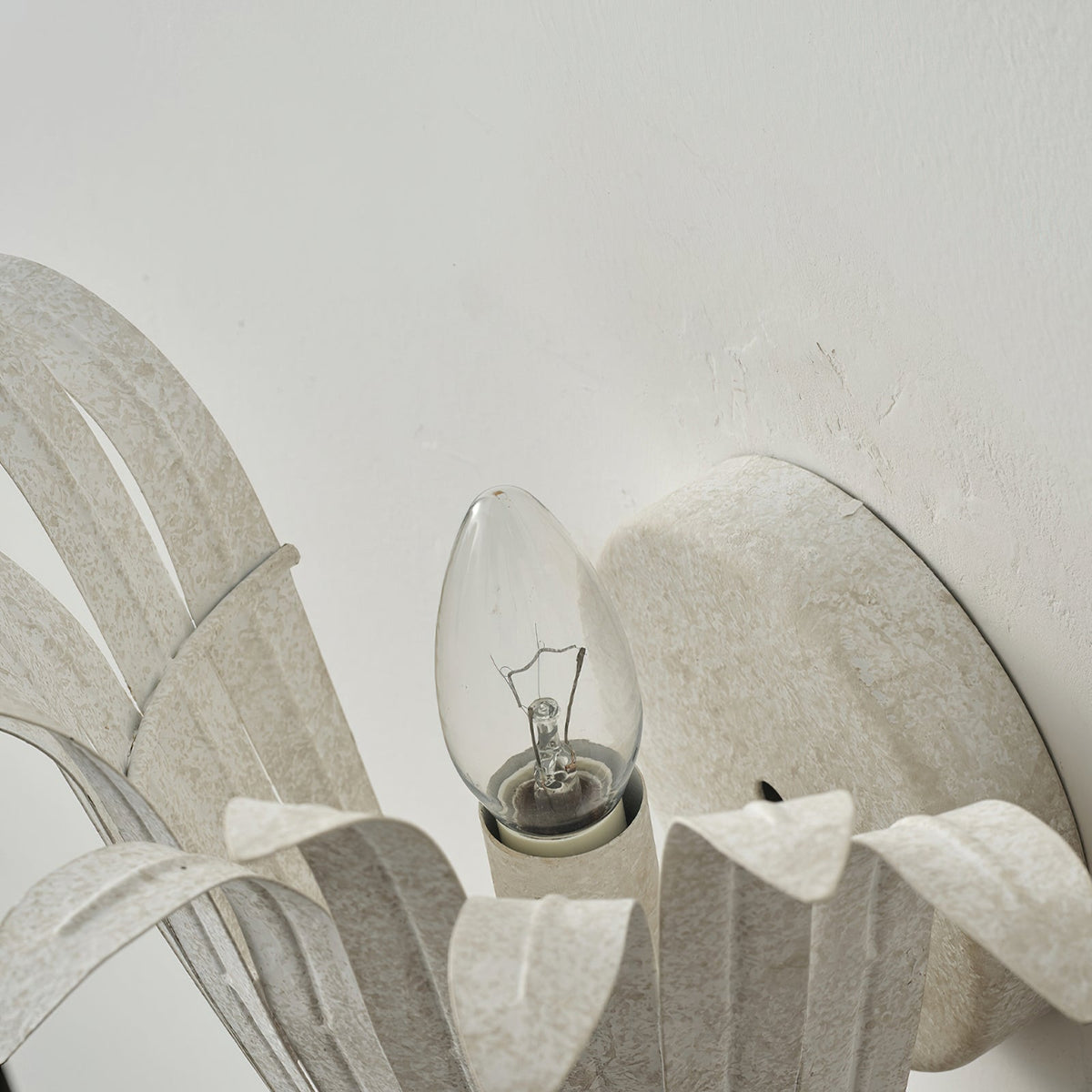 Top-down view of the Vicenzio Leaf Wall Lamp.