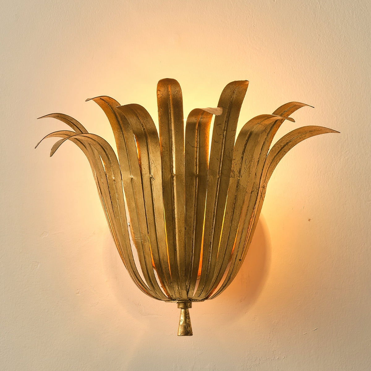 Vicenzio Leaf Wall Lamp in white finish, front view.