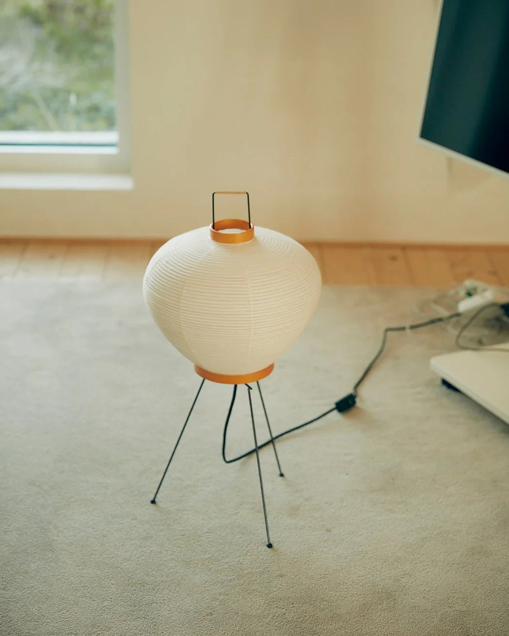 Detail shot of the metal and iron frame of the Washi 3A Table Lamp.