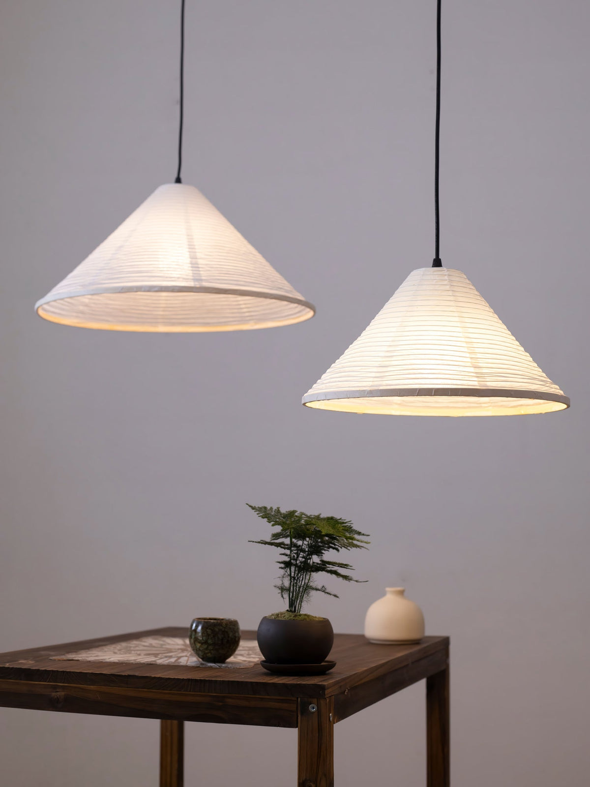 Conic Suspension Lampe Pyramidale en Papier