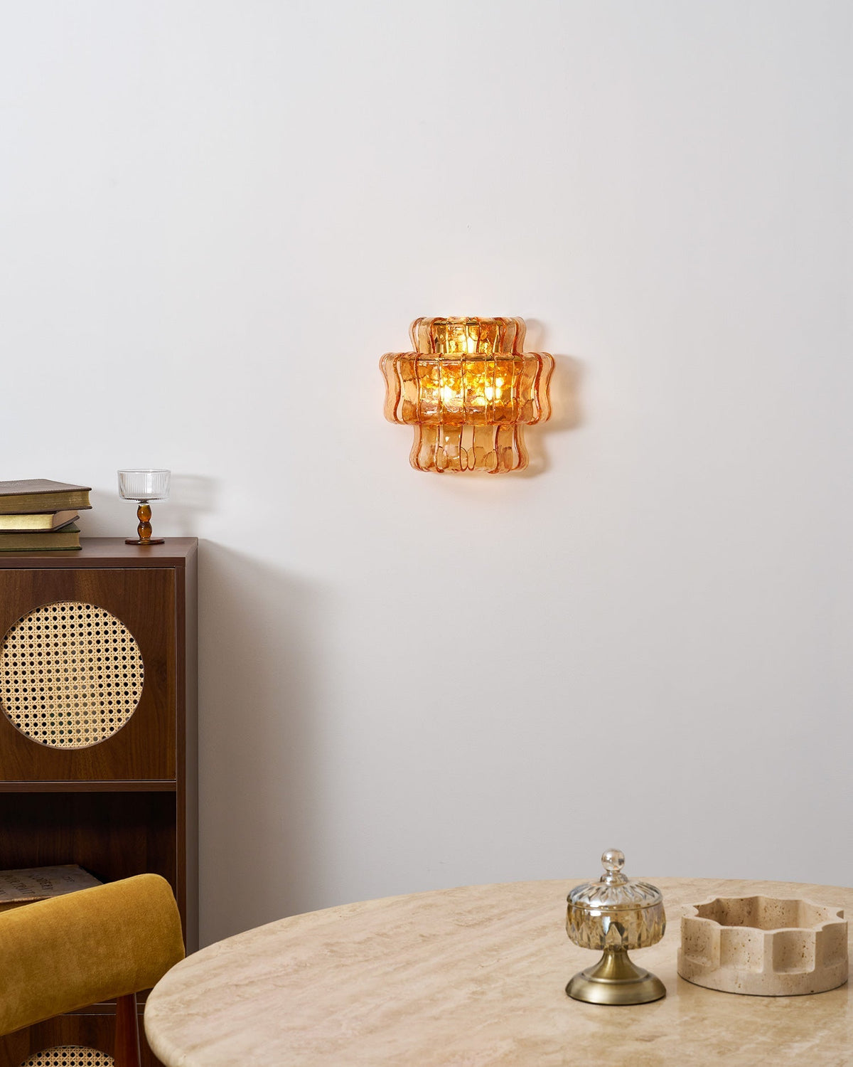 Albano Wall Lamp in clear glass, front view.