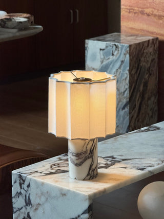 Serenity Lampe de Table en Tissu Plissé Et Marbre