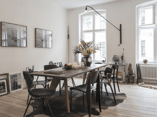 Black Long Arm Wall Lamp-Neutral Decor