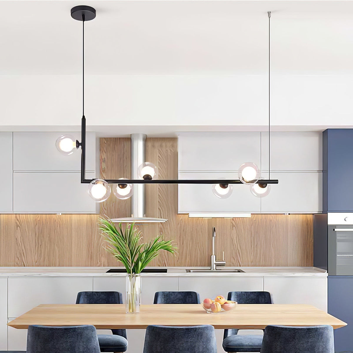 Finnise Lustre en Verre avec Structure en Acier Noir Linéaire