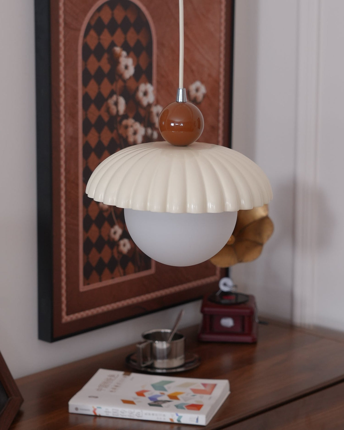 Alien Retro Charm Pendant Light-Neutral Decor