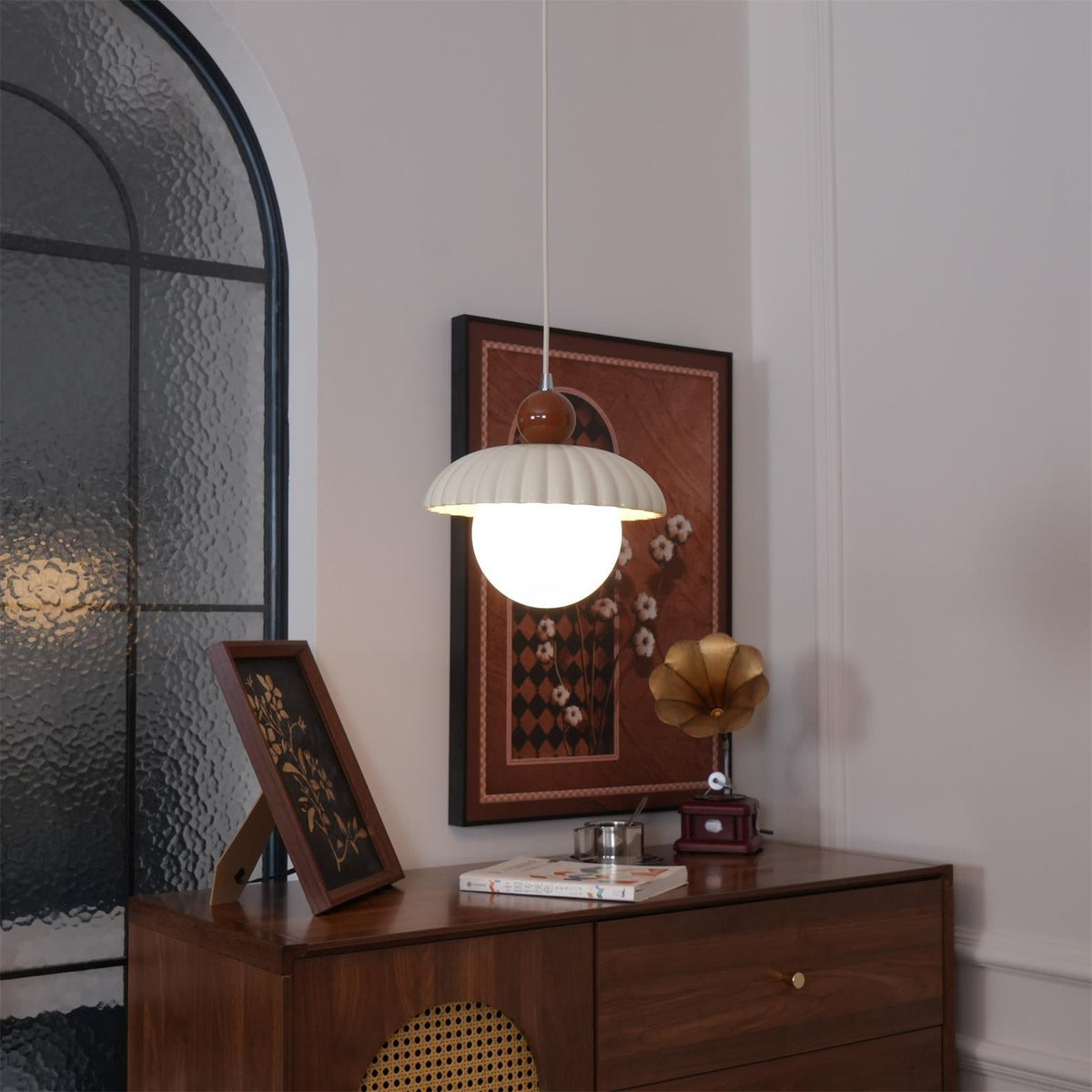Alien Retro Charm Pendant Light-Neutral Decor