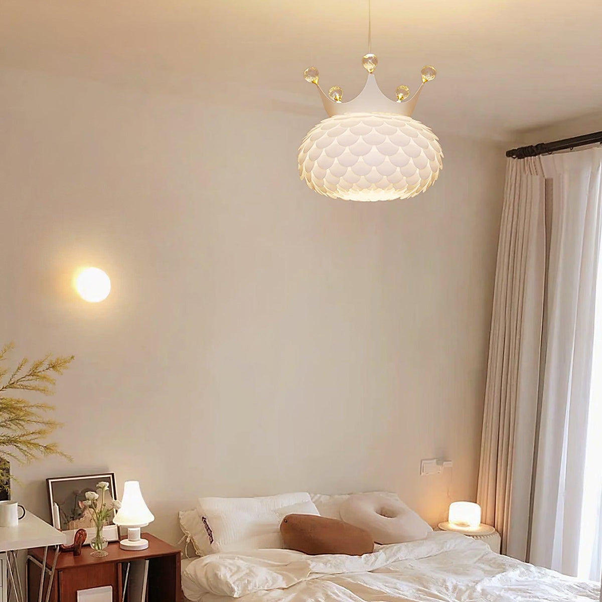 Pavelle Lampe suspendue en acrylique à couronne festonnée fantaisiste
