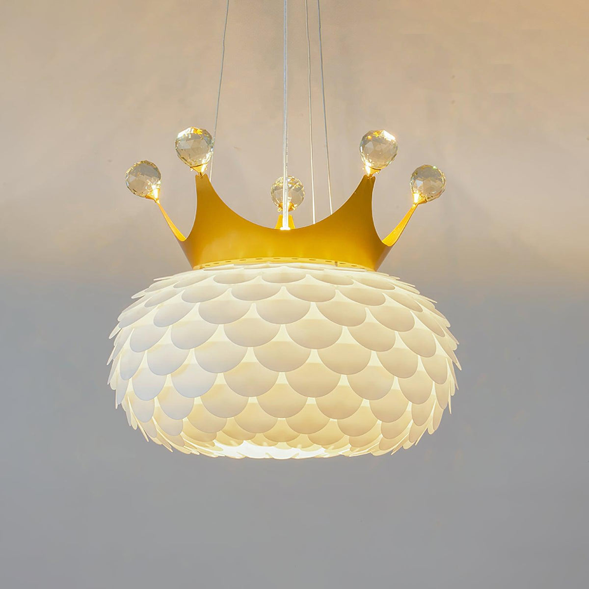 Pavelle Lampe suspendue en acrylique à couronne festonnée fantaisiste