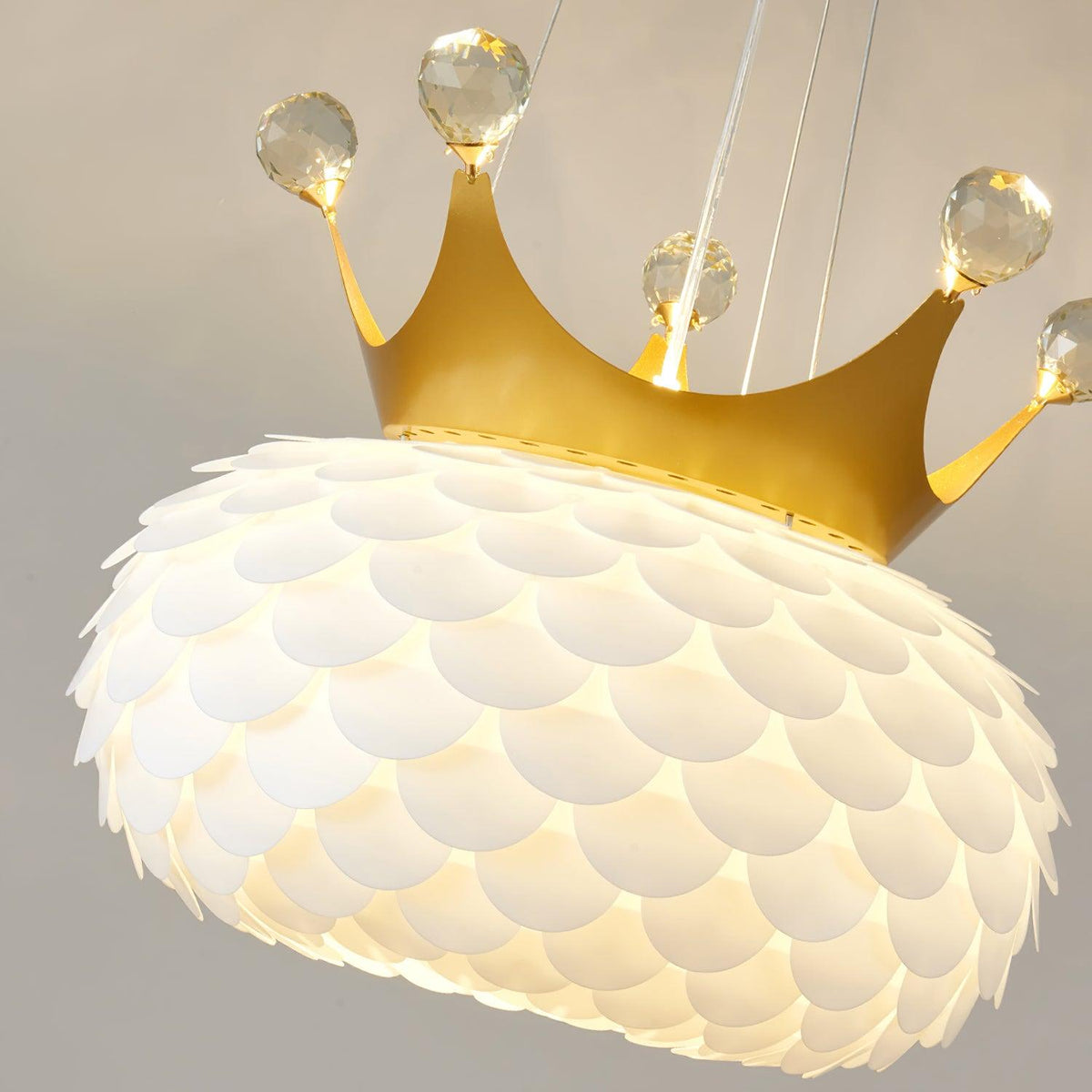 Pavelle Lampe suspendue en acrylique à couronne festonnée fantaisiste