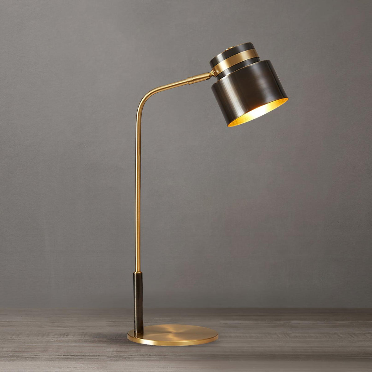 Zorase Lampe de Table en Laiton Industriel