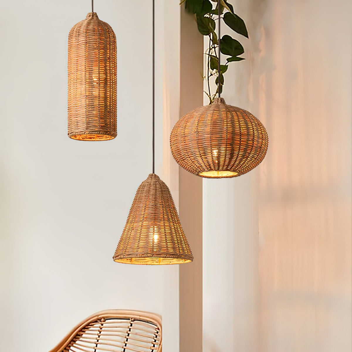 Close-up of the handwoven rattan texture on the Beliani pendant light.