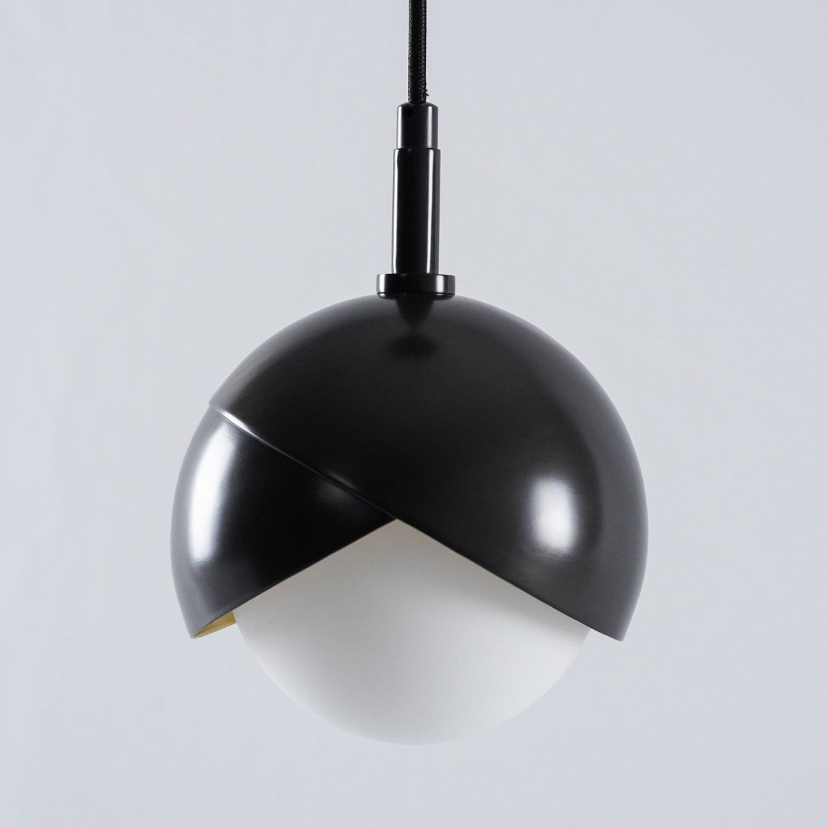 Orlisse Lampe Suspendue en Laiton Globe Opale Emboîté Moderne