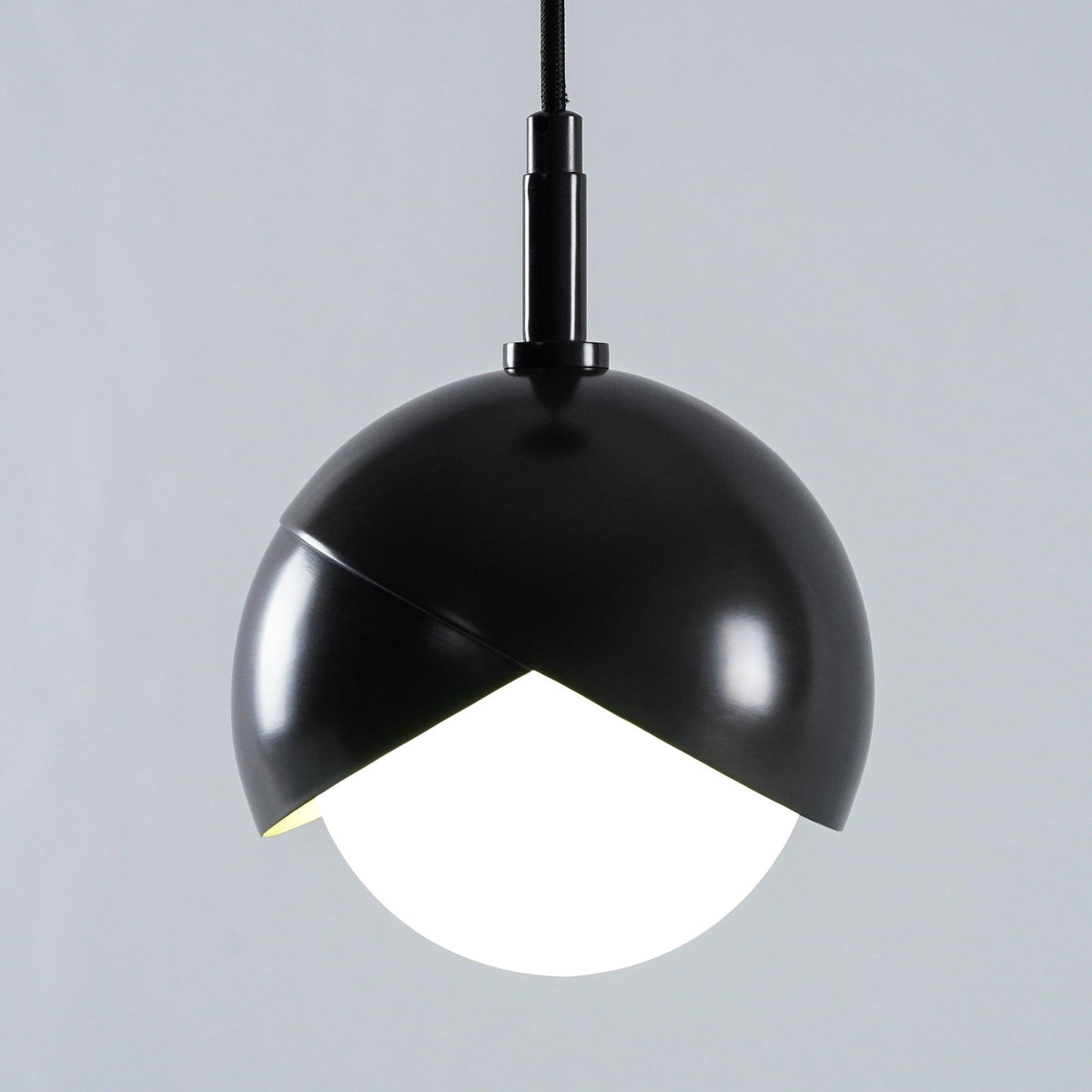 Orlisse Lampe Suspendue en Laiton Globe Opale Emboîté Moderne
