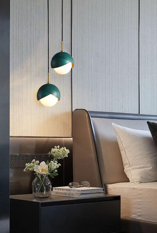Solara Lampe Suspendue en Laiton Globe Opale Emboîté Moderne