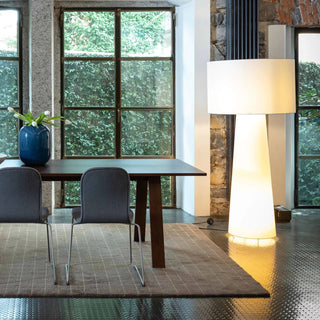 Viraalella Lampadaire