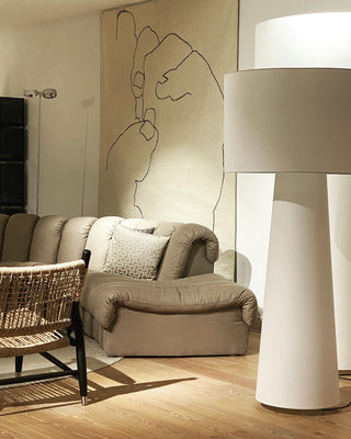 Viraalella Lampadaire