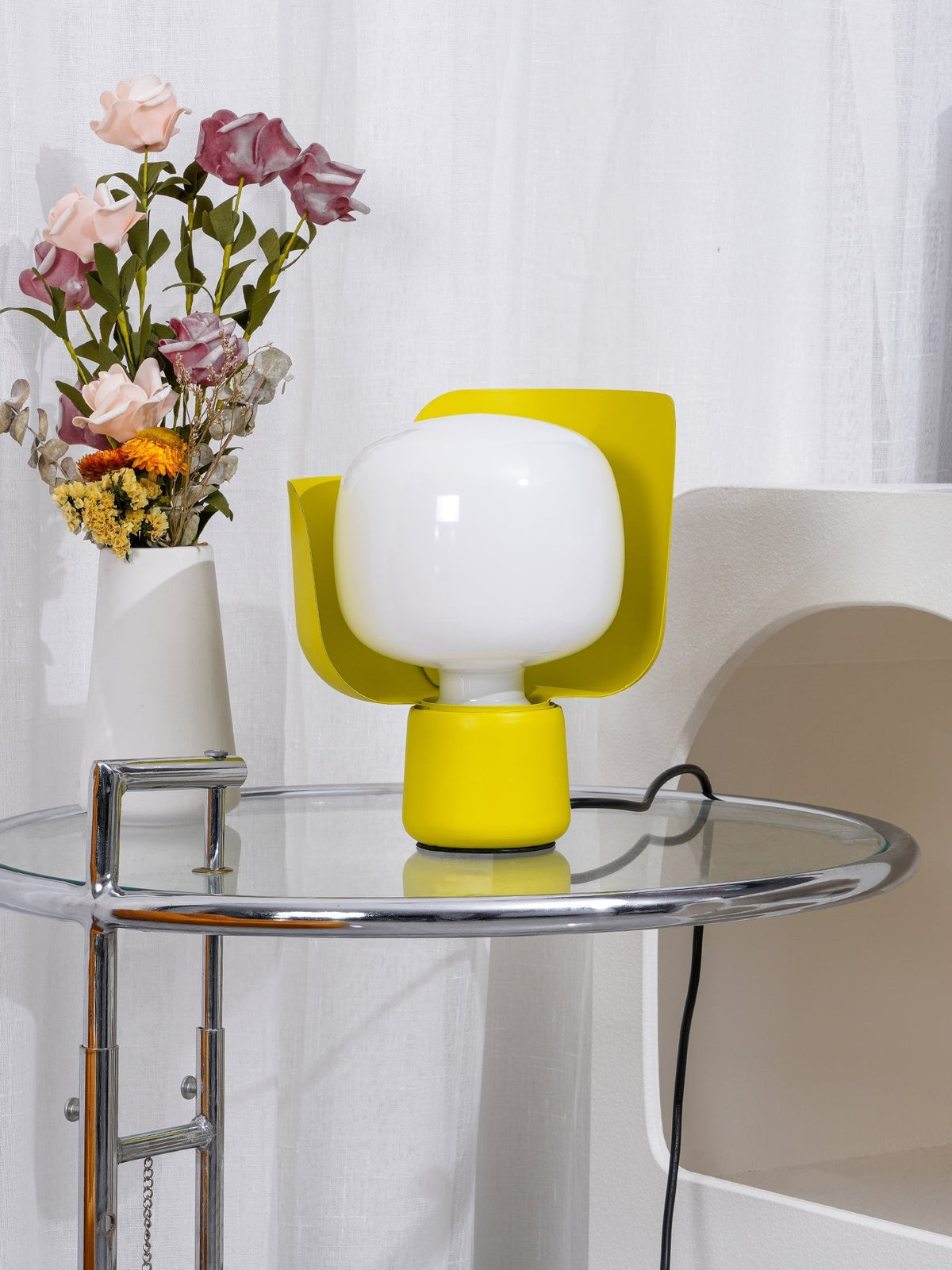 Zuri Lampe de Table Minimaliste en Plastique