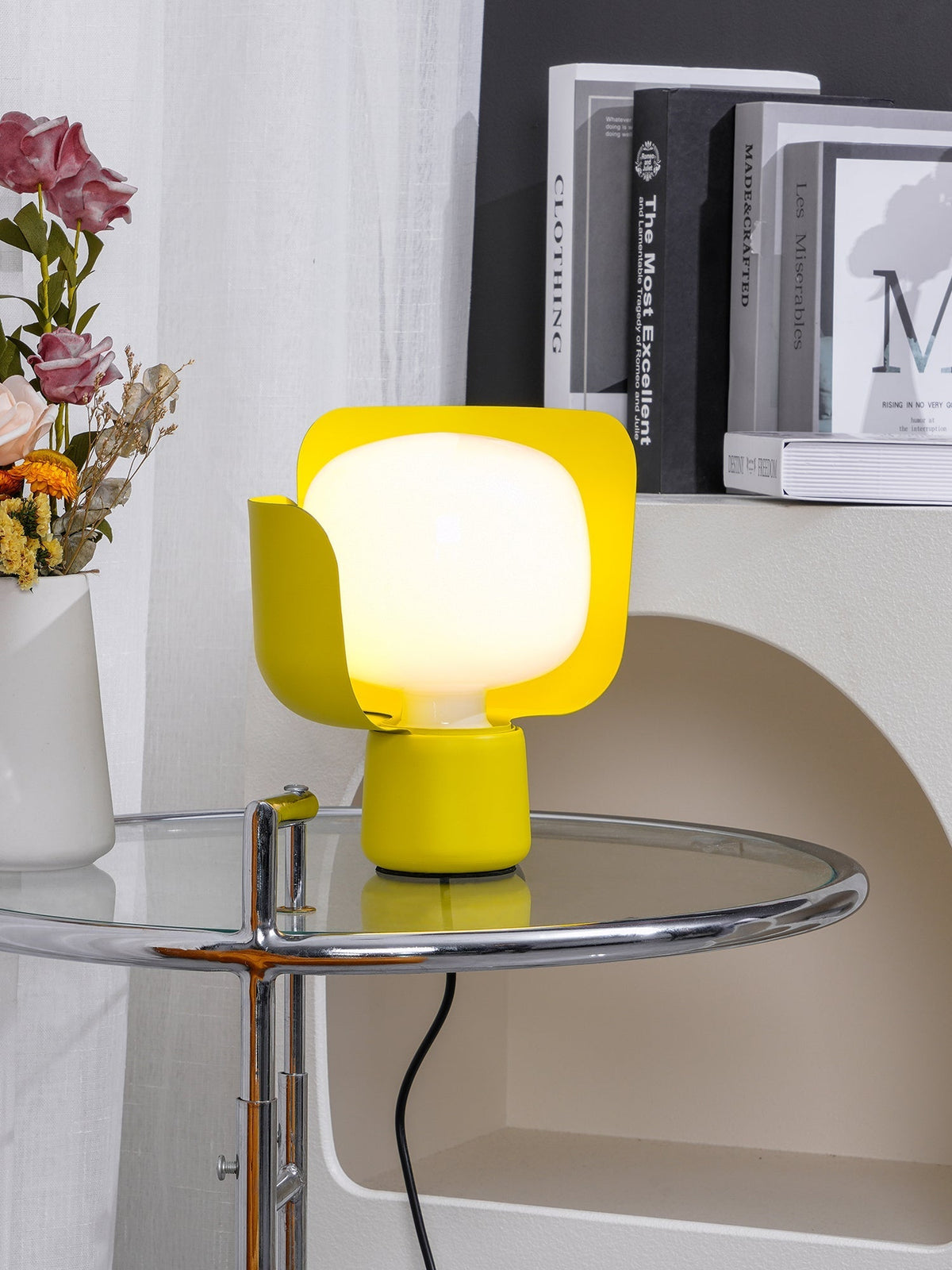 Zuri Lampe de Table Minimaliste en Plastique