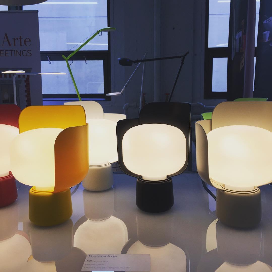 Zuri Lampe de Table Minimaliste en Plastique
