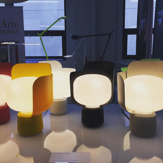 Zuri Lampe de Table Minimaliste en Plastique