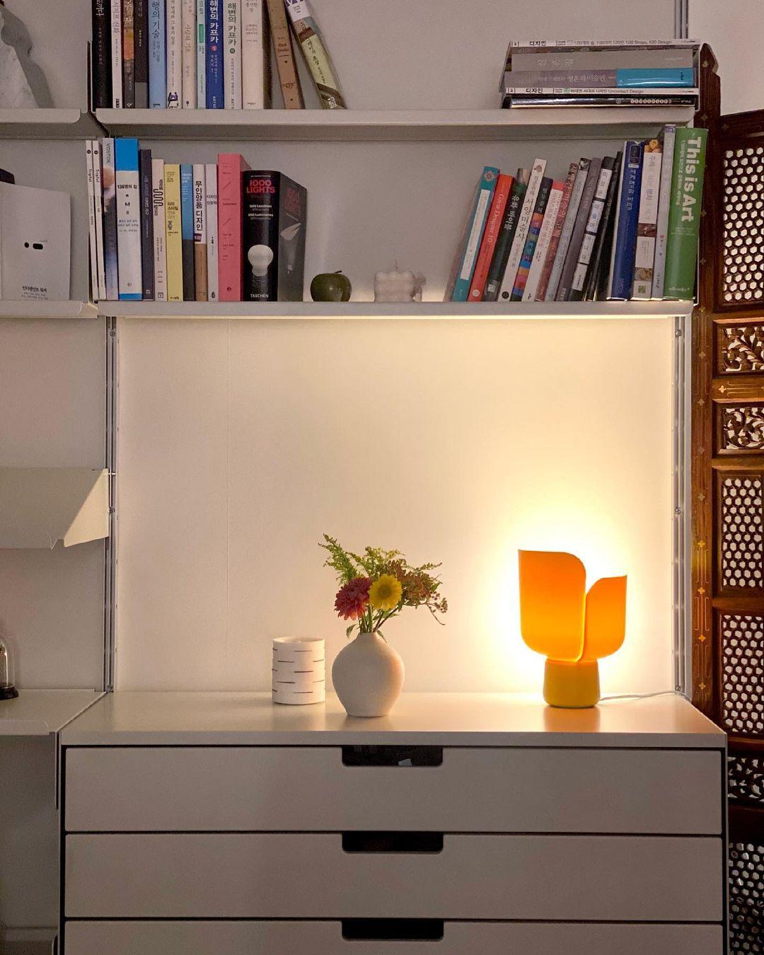 Zuri Lampe de Table Minimaliste en Plastique