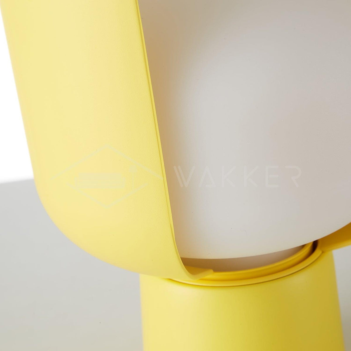 Zuri Lampe de Table Minimaliste en Plastique