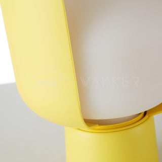 Zuri Lampe de Table Minimaliste en Plastique