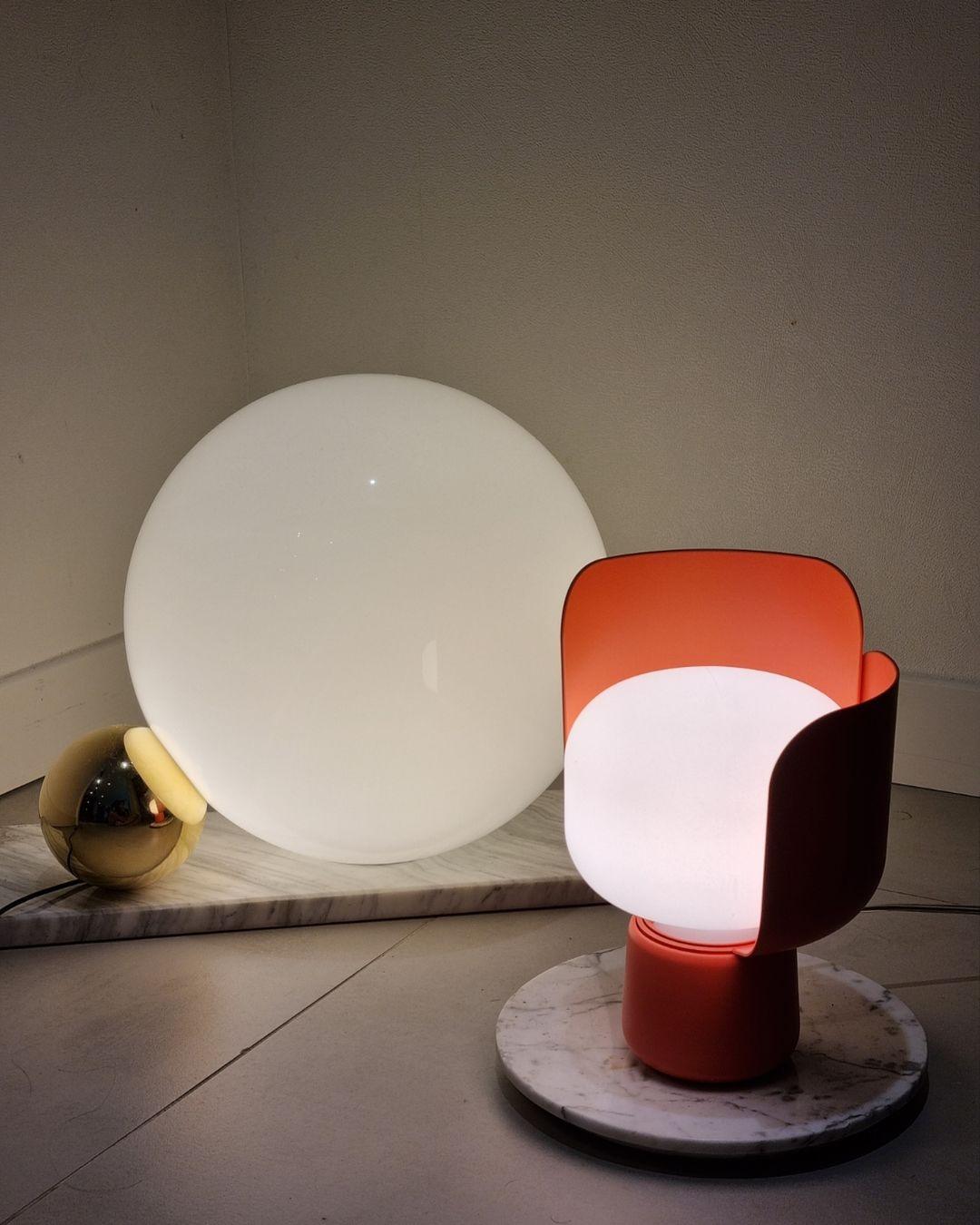 Zuri Lampe de Table Minimaliste en Plastique