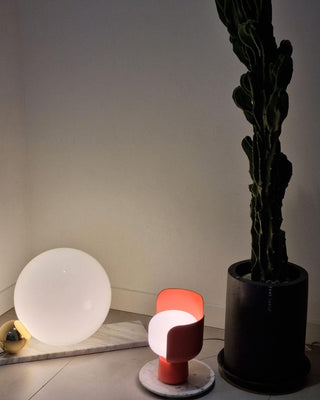 Zuri Lampe de Table Minimaliste en Plastique
