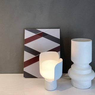 Zuri Lampe de Table Minimaliste en Plastique
