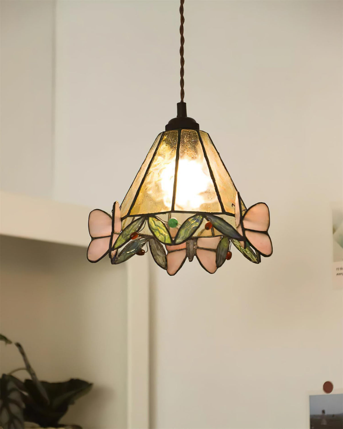 Briandy Tiffany Pendant Light Glass-Neutral Decor