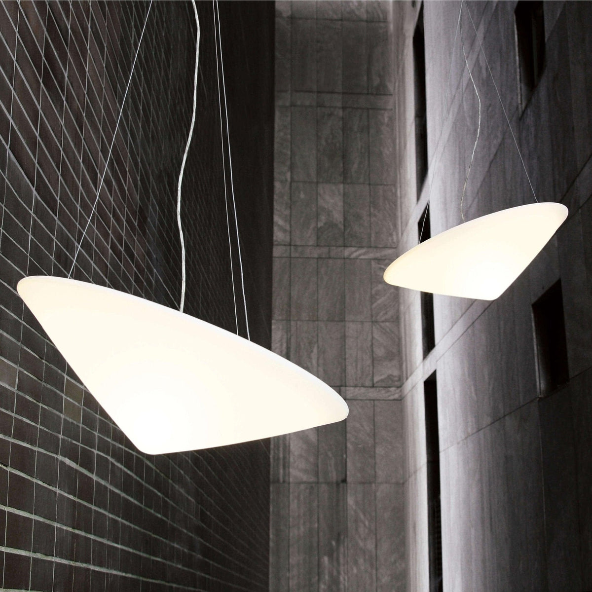 Alviana Lampe Suspendue Polyéthylène Chapeau Incliné Minimaliste