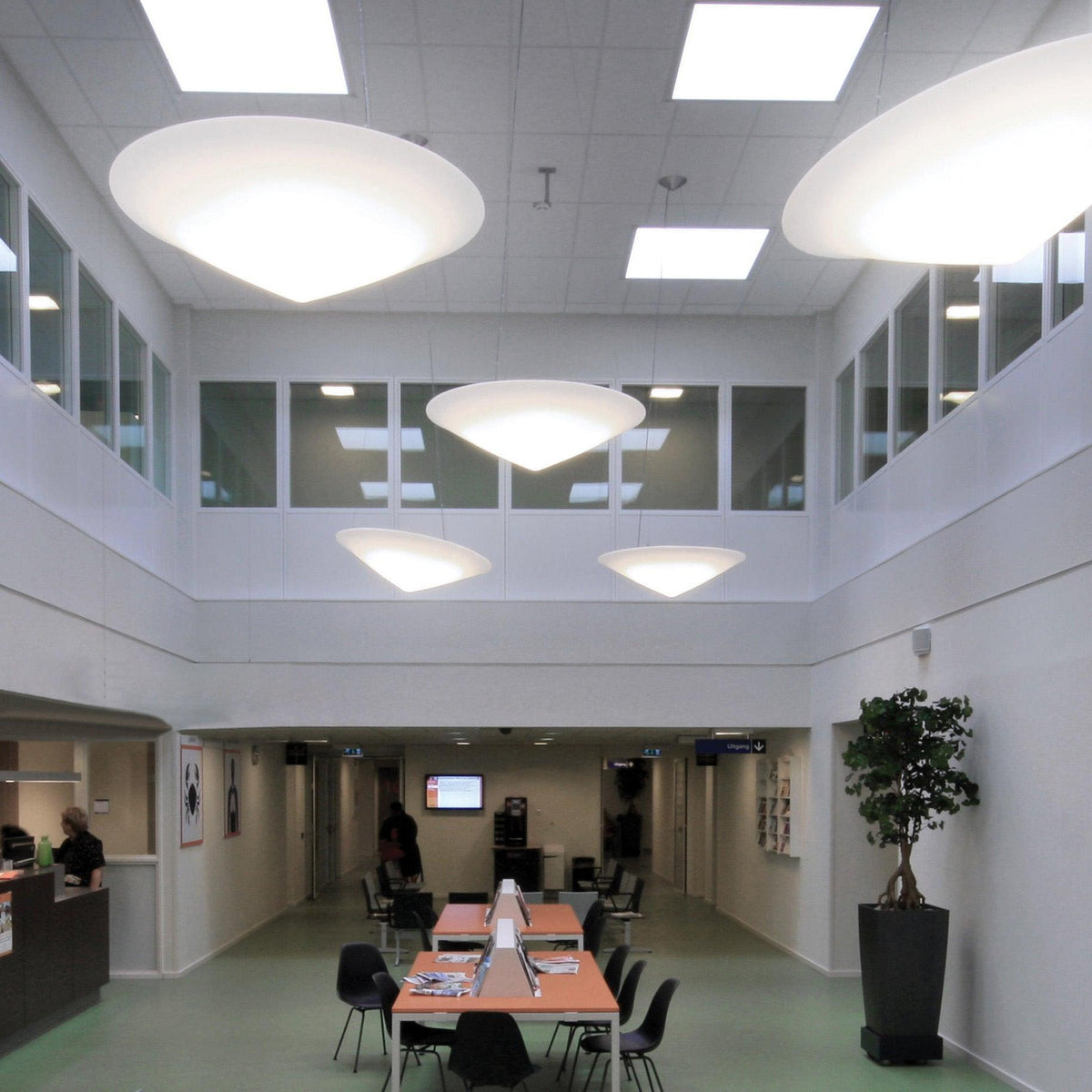 Alviana Lampe Suspendue Polyéthylène Chapeau Incliné Minimaliste