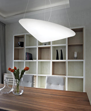 Solara Lampe Suspendue Polyéthylène Chapeau Incliné Minimaliste
