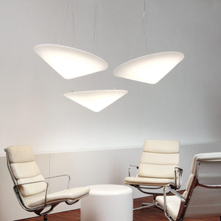Solara Lampe Suspendue Polyéthylène Chapeau Incliné Minimaliste