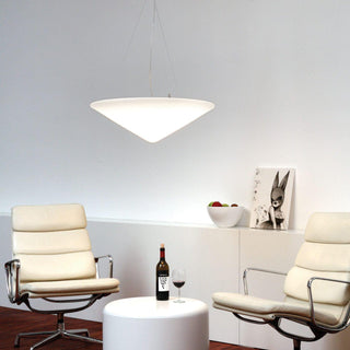 Solara Lampe Suspendue Polyéthylène Chapeau Incliné Minimaliste