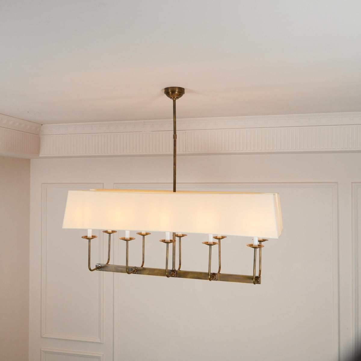 Beacon Lustre Linéaire Moderne Minimaliste en Laiton, Métal et Tissu