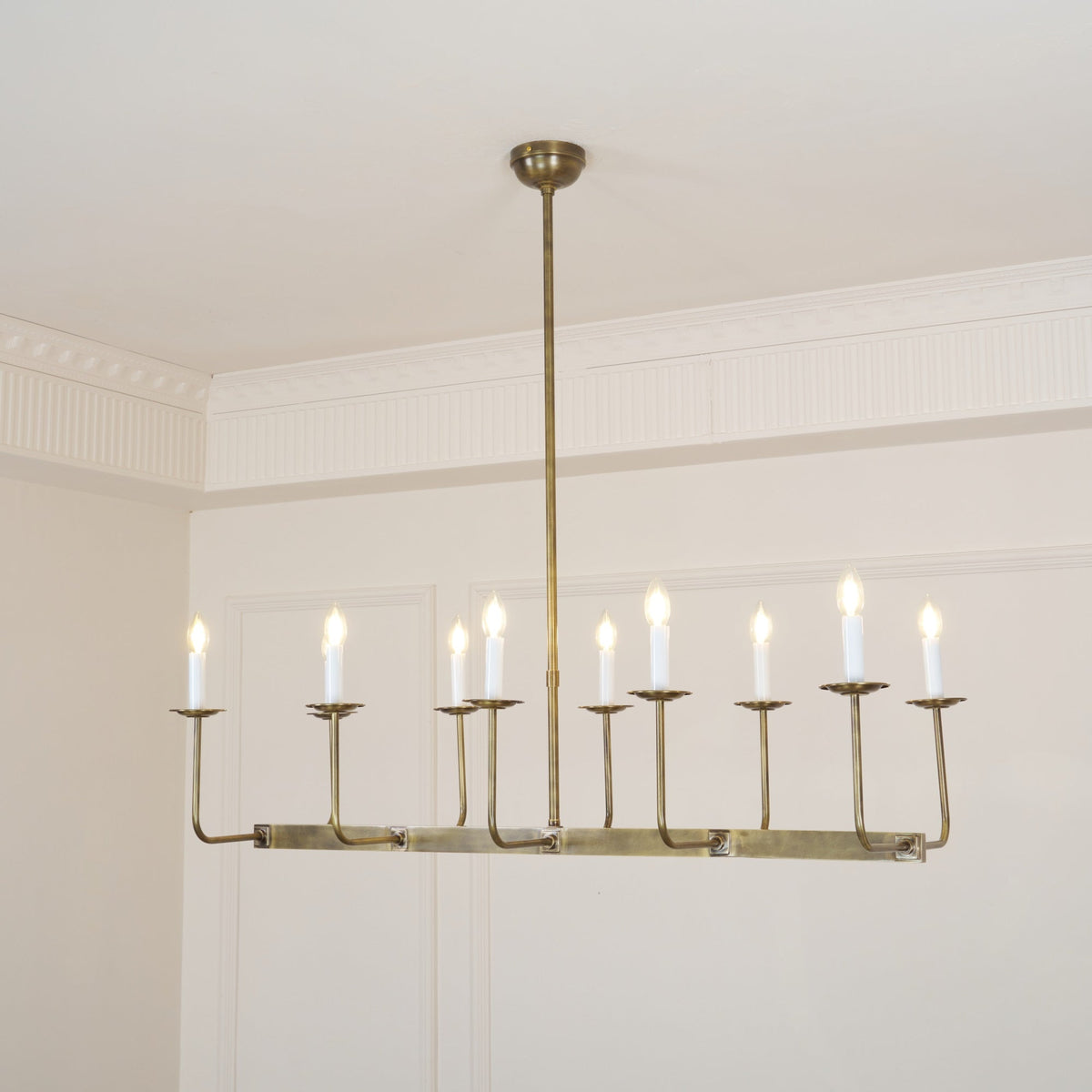 Beacon Lustre Linéaire Moderne Minimaliste en Laiton, Métal et Tissu