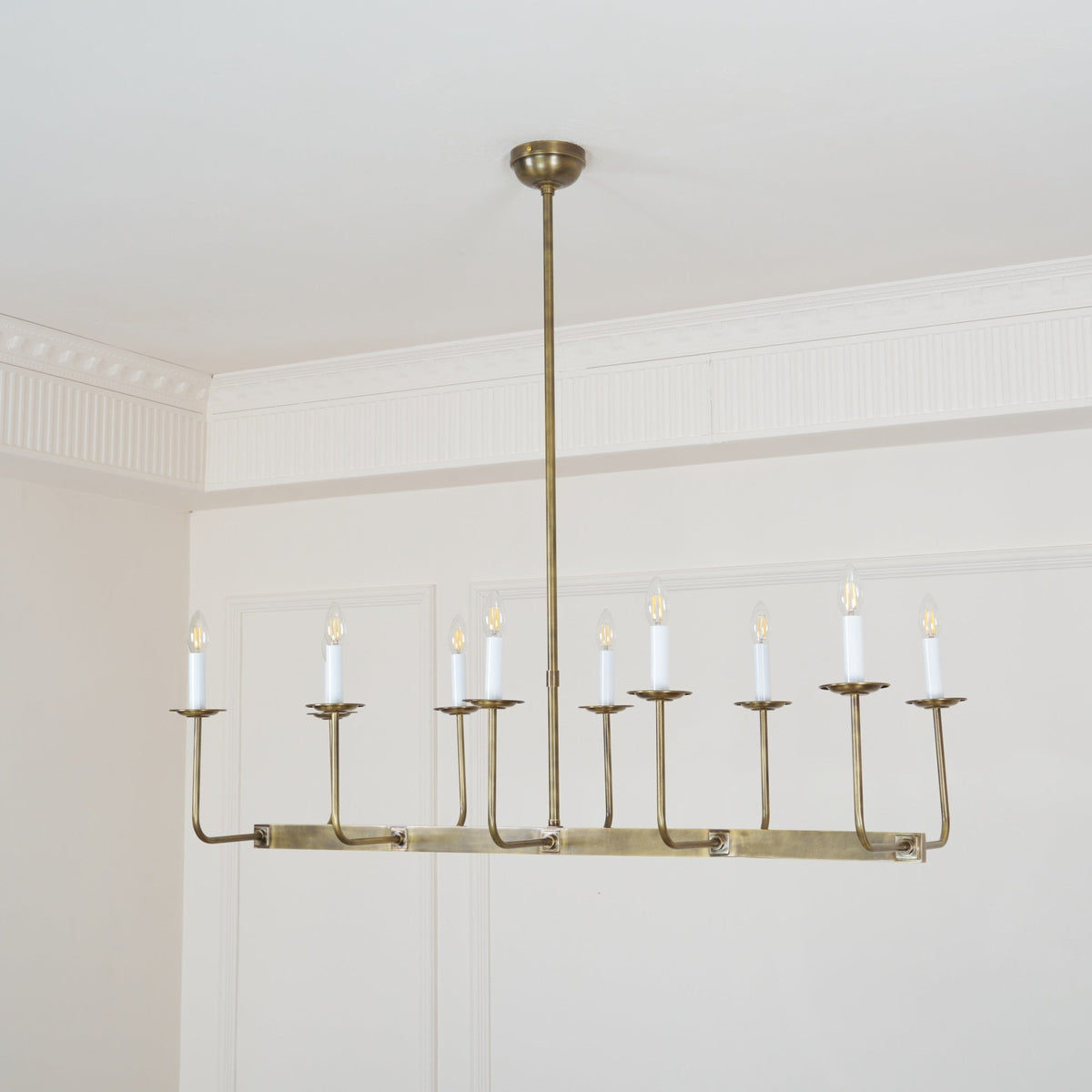 Beacon Lustre Linéaire Moderne Minimaliste en Laiton, Métal et Tissu