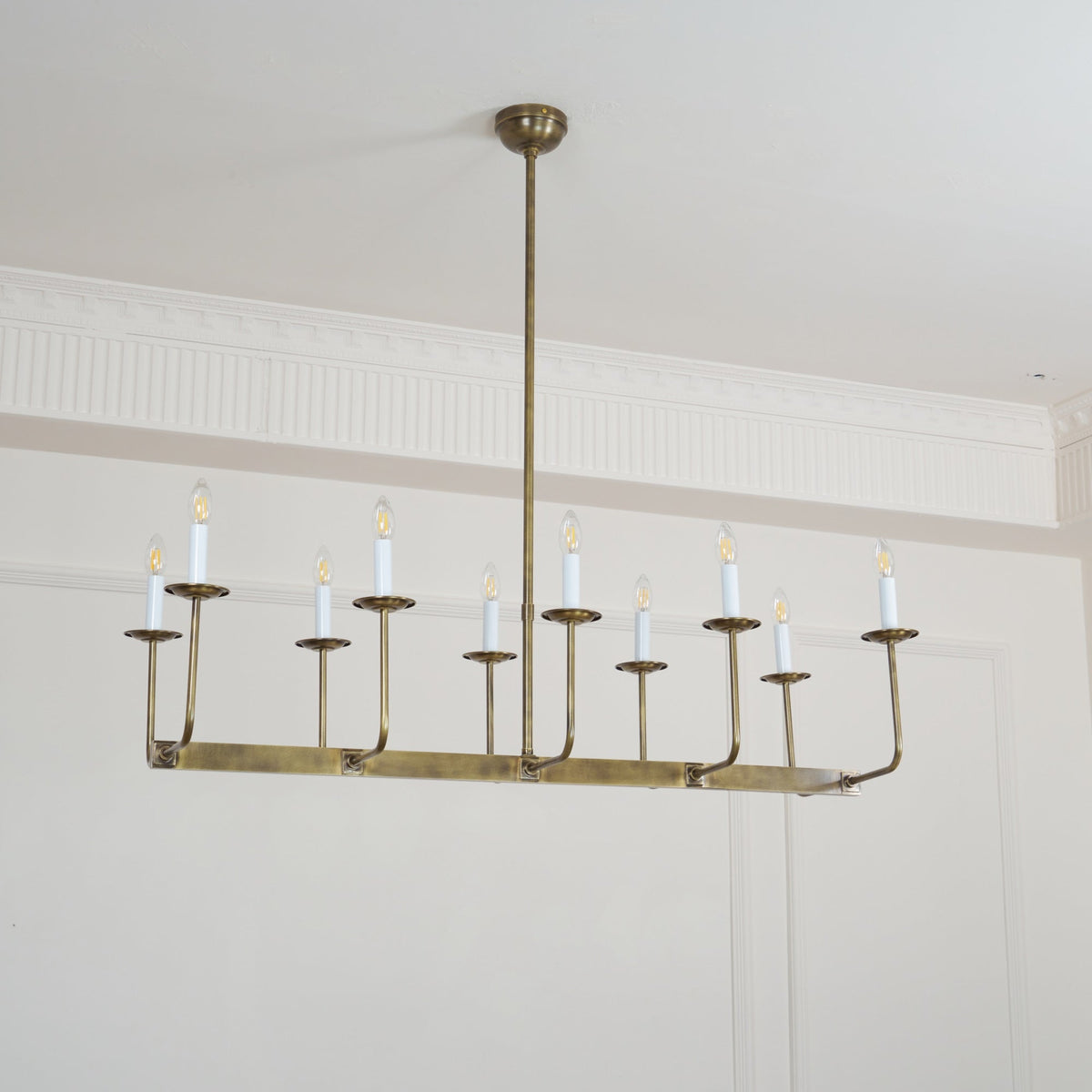 Beacon Lustre Linéaire Moderne Minimaliste en Laiton, Métal et Tissu