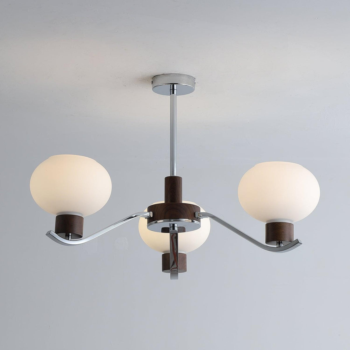 Rosara Lustre Élégant en Chrome et Noyer