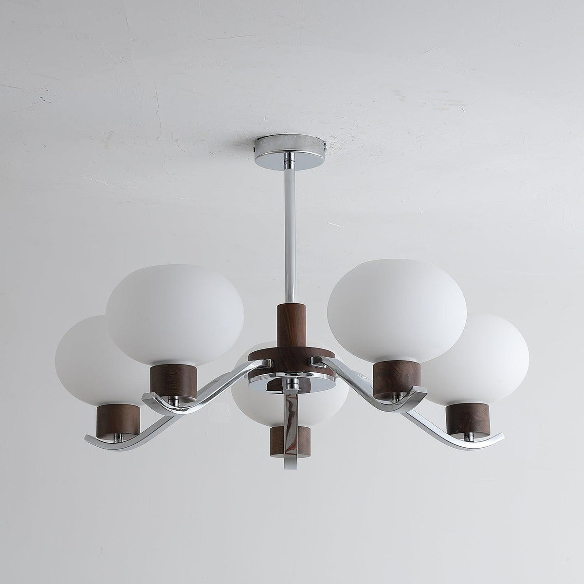Rosara Lustre Élégant en Chrome et Noyer